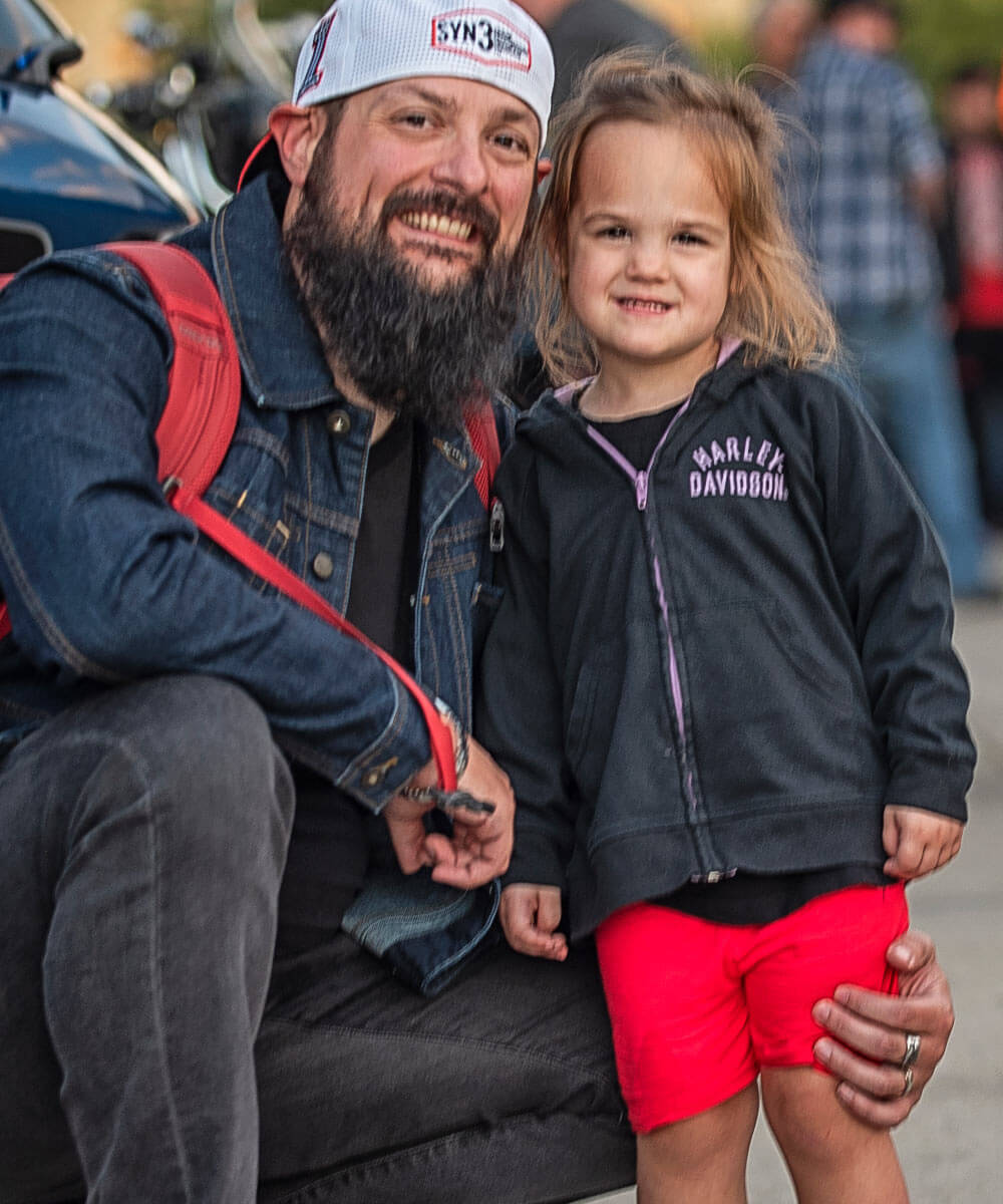Father and daughter - mobile version