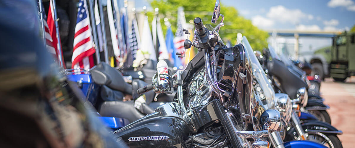 Motorcycles with American flags - desktop version